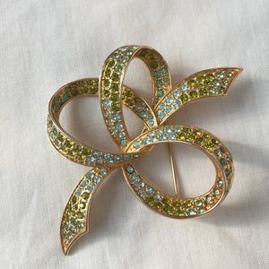 Beautiful turquoise, green & gold tone brooch pin!